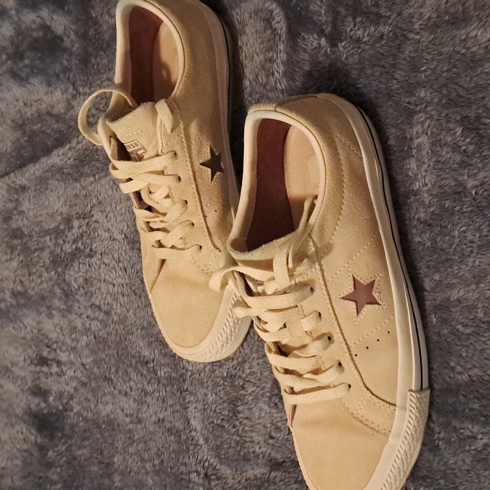 Converse/ suede
